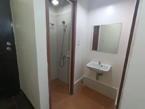 Toilet and Bath — Acacia Residence Hall